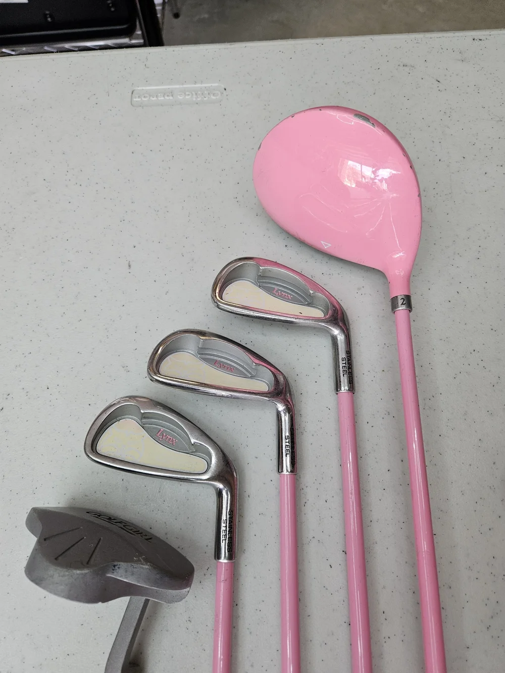 Lynx junior Girls  golf Clubs 5,6_,7 Irons. Driver And  Golfgirl Putter- RH